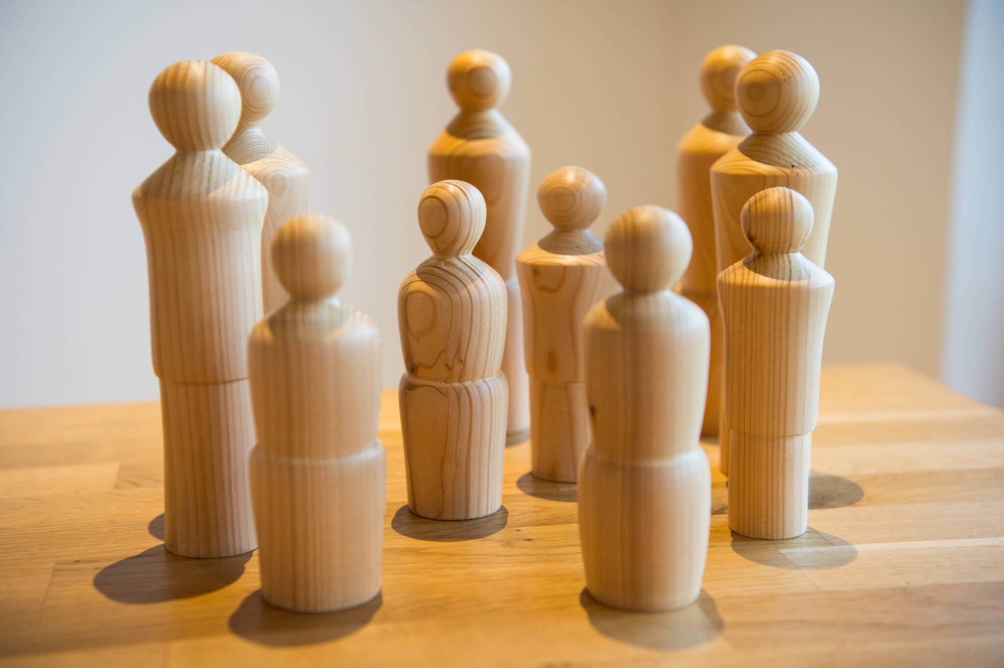 Holzfiguren für Systemische Aufstellung - Kontakt Formular Martina Wendinger